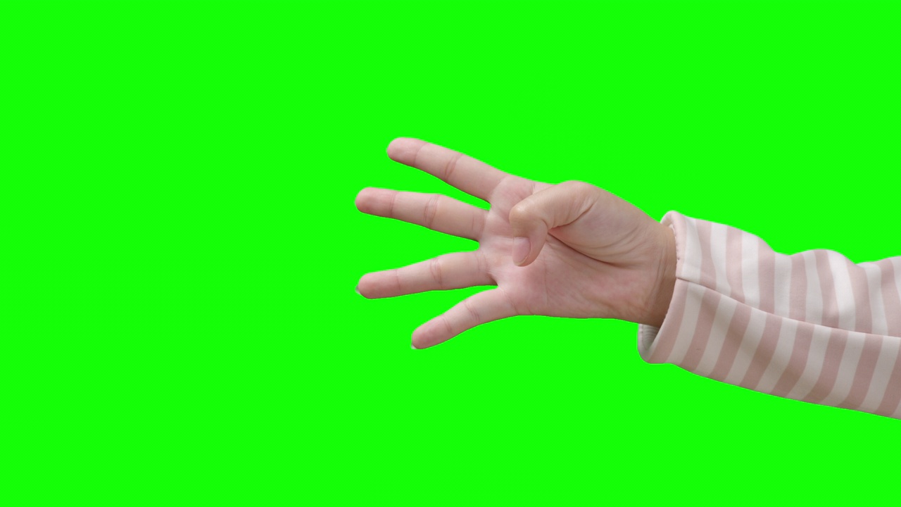 女性的手在绿色背景上数着五个手指视频下载