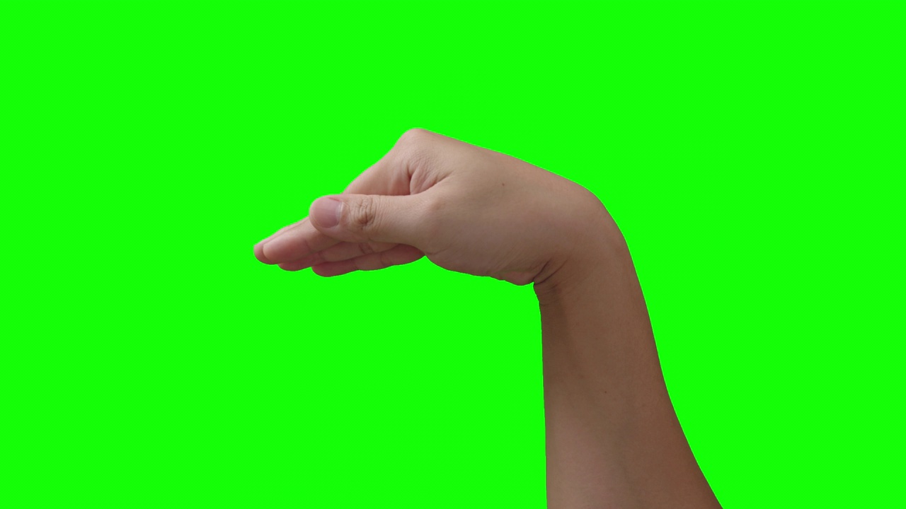 女性的手在绿色背景上展示了一个有趣的蛇头视频下载