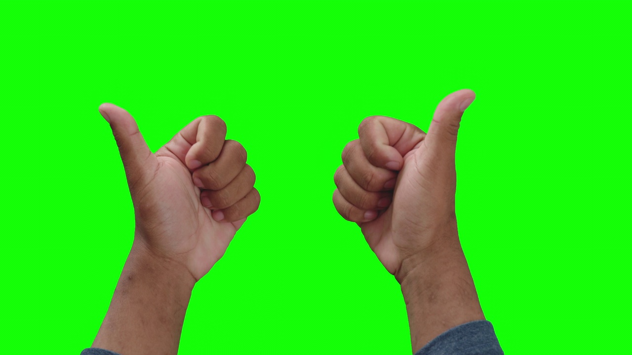 男性的手在绿色背景上竖起大拇指视频素材