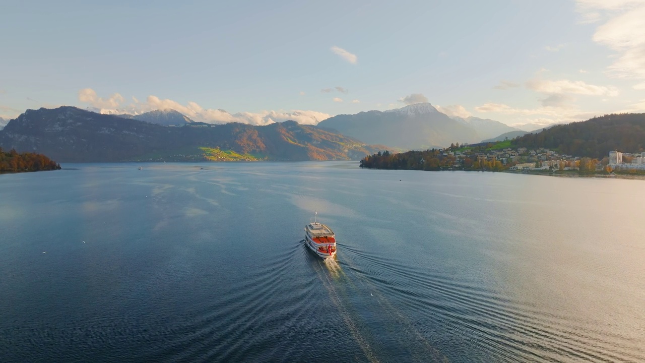 旅游汽船在卢塞恩湖，瑞士-股票视频视频下载