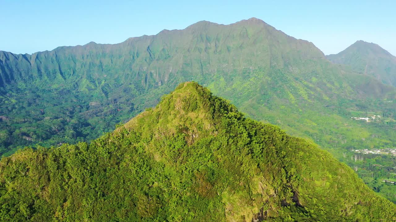 美国夏威夷瓦胡岛奥洛马那山全景鸟瞰图。视频素材