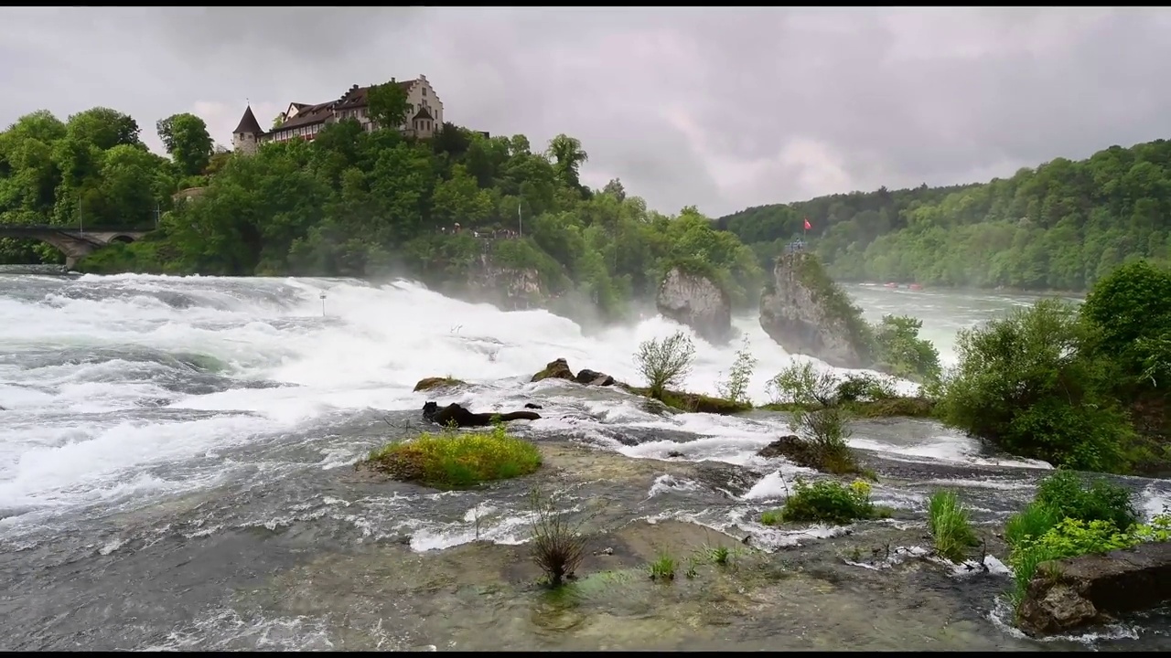 莱茵瀑布(Rheinfalls)，欧洲最大的瀑布，位于瑞士视频素材