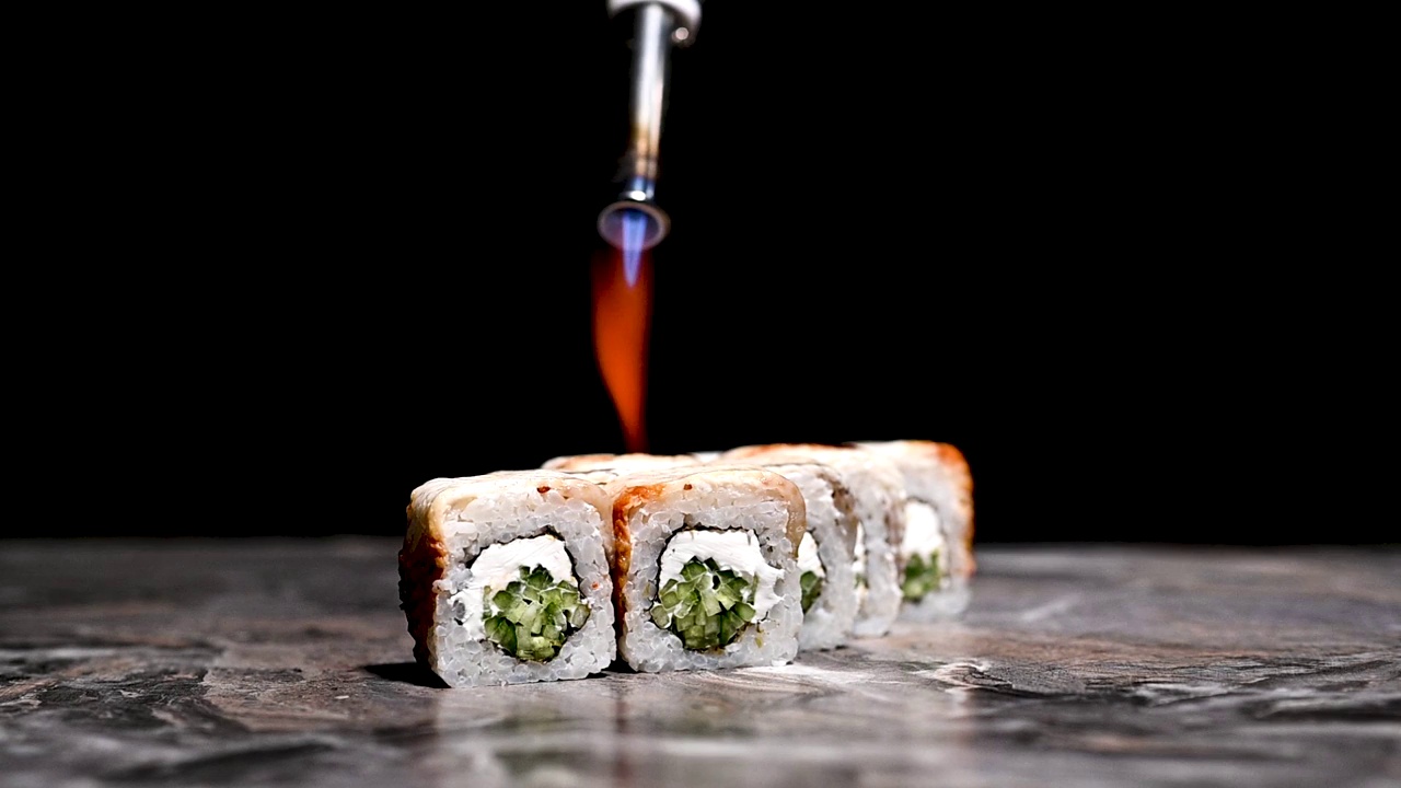寿司烧，烤卷按照传统的日本食谱视频下载