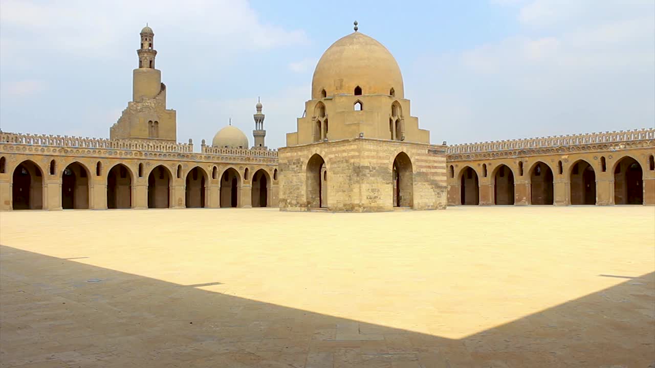埃及首都开罗的Ahmed Ibn Tulun清真寺。视频素材