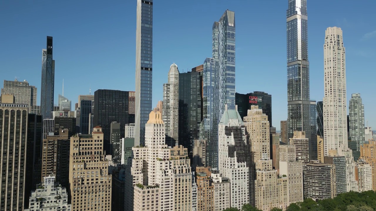 无人机拍摄的亿万富翁街(纽约豪华住宅楼群)视频素材