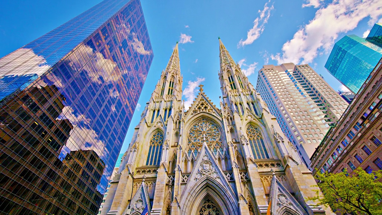 教堂和金融大楼，曼哈顿第五大道视频下载