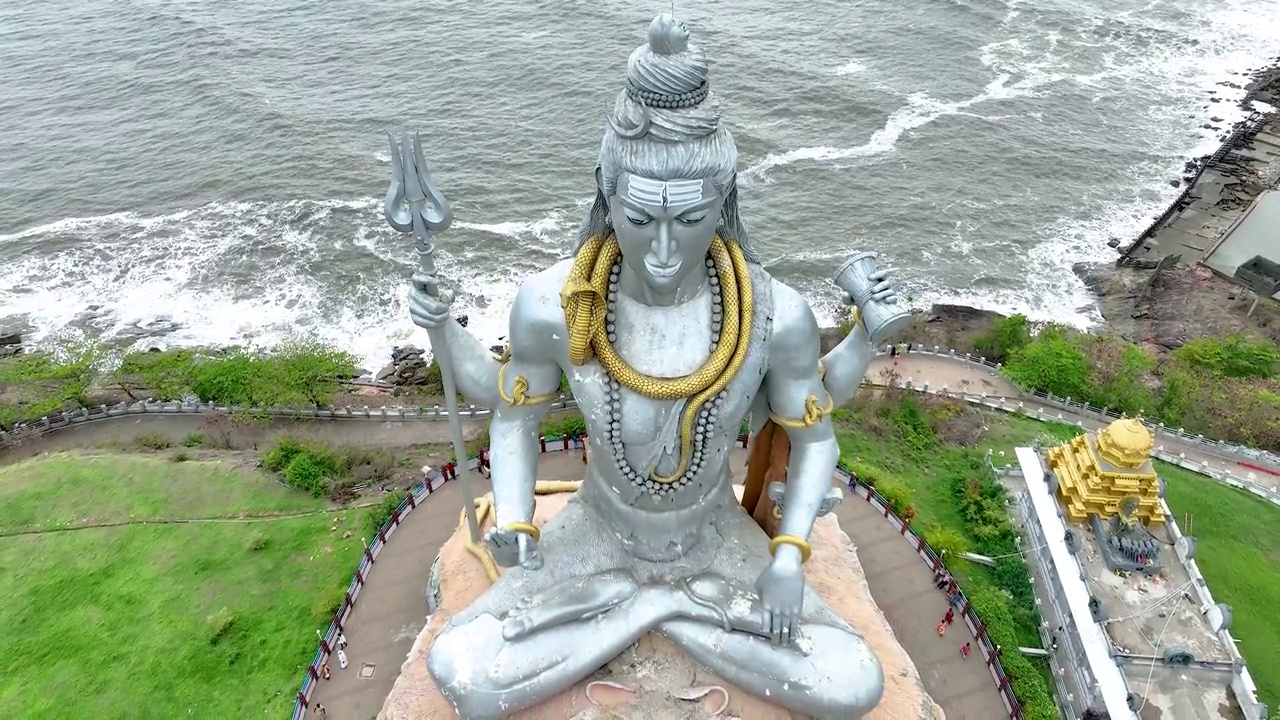 巨大的湿婆雕像和穆尔德什瓦尔的周边地区视频下载