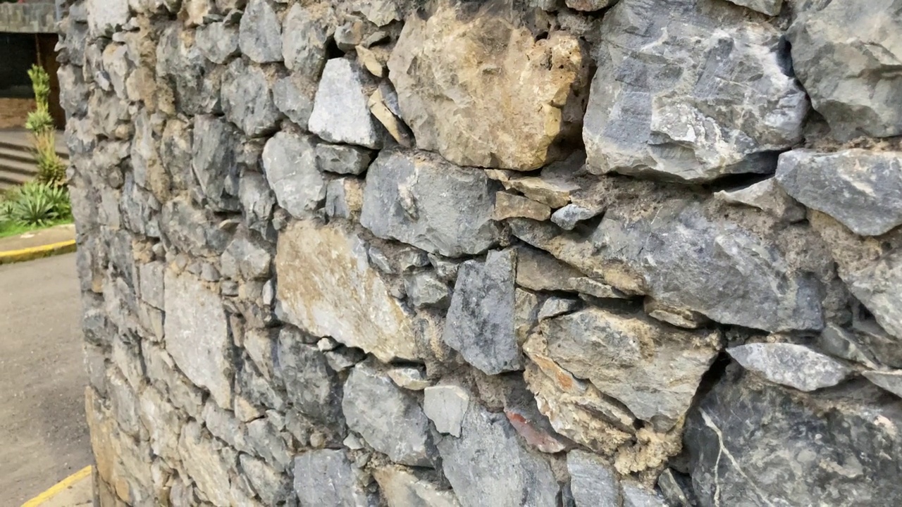 石头砌成的墙视频素材