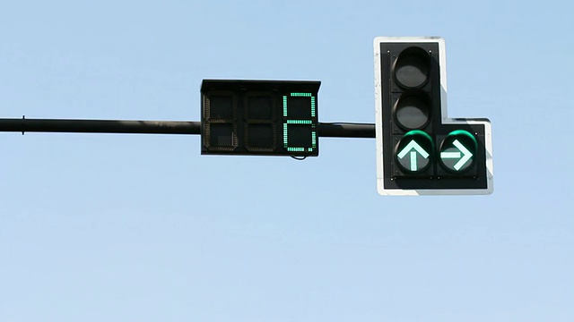 交通灯，由绿转红视频素材