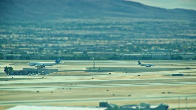 沙漠机场跑道焦点视频素材