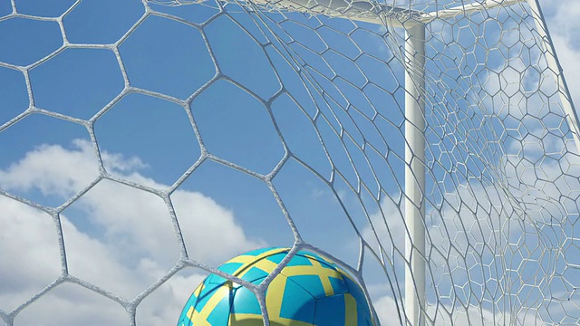 瑞典球与天空的慢动作得分视频下载