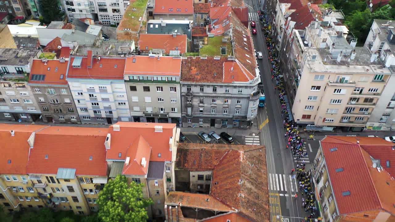 克罗地亚萨格勒布住宅区鸟瞰图。视频素材
