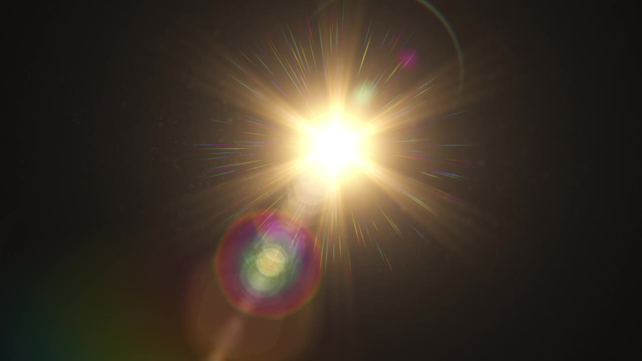 现实的明亮的太阳在中心的黑色背景循环3d动画。光学镜头耀斑覆盖光的效果。使用屏幕模式。无缝清晰闪亮静态太阳视频下载