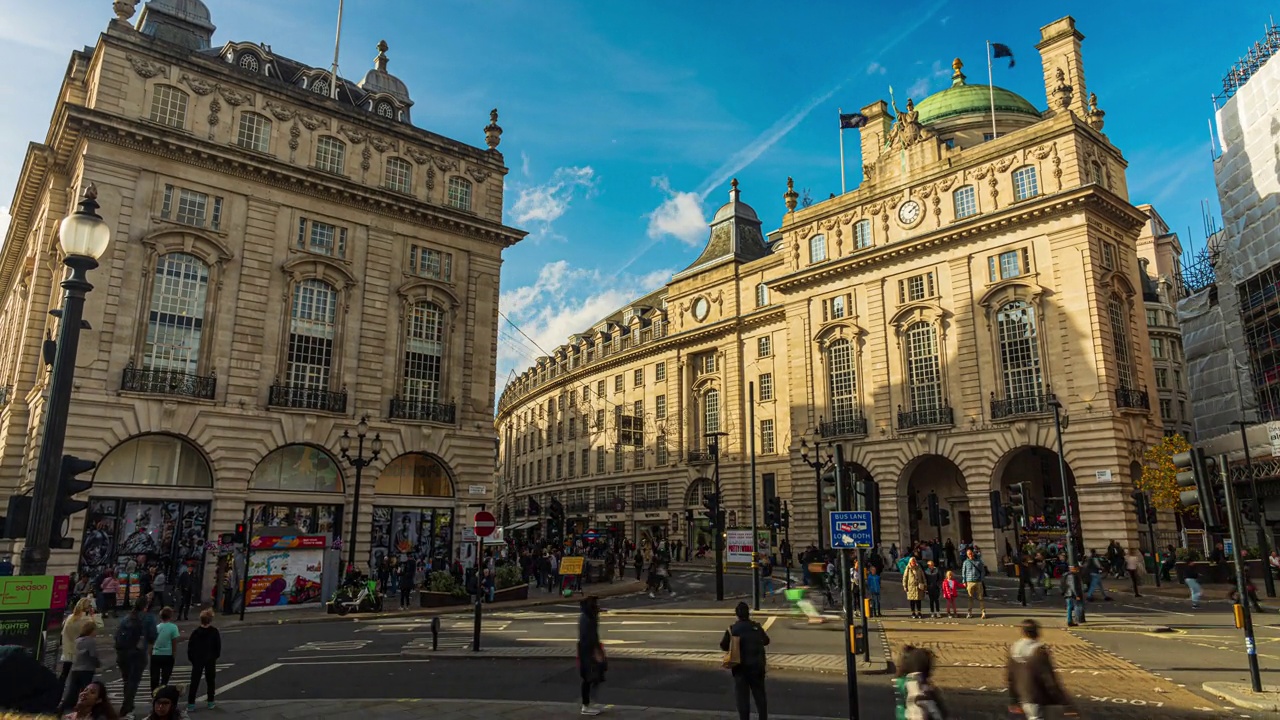 英国伦敦摄政街和皮卡迪利广场拥挤的通勤旅游步行和观光购物的延时镜头视频下载