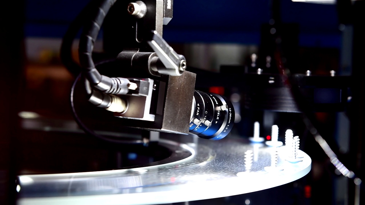 制造紧固件螺丝光学分选机的高质量控制视频素材