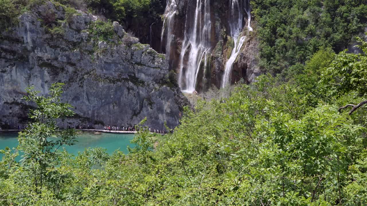 克罗地亚普利特维采湖国家公园的瀑布视频下载