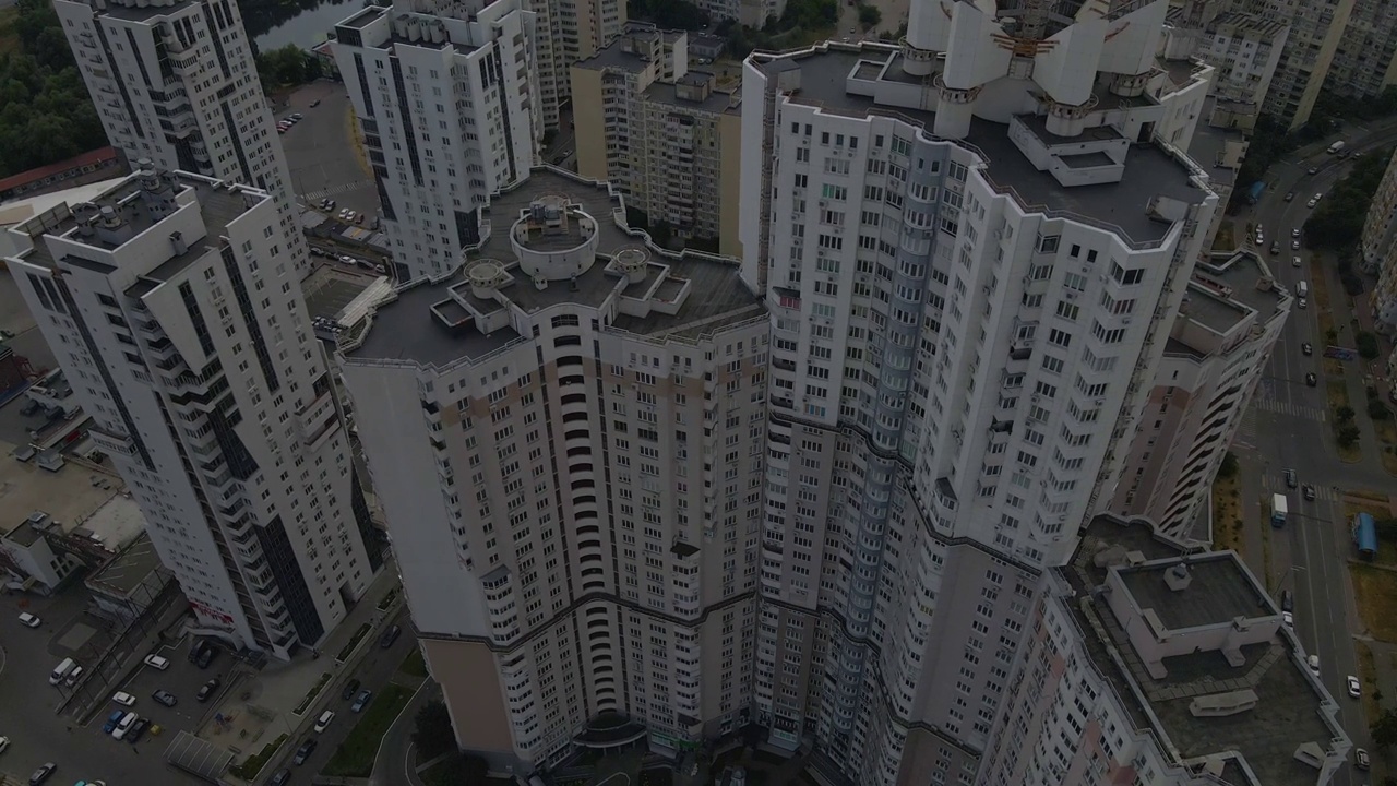 乌克兰基辅的摩天大楼，居民楼的航拍画面，4k视频素材