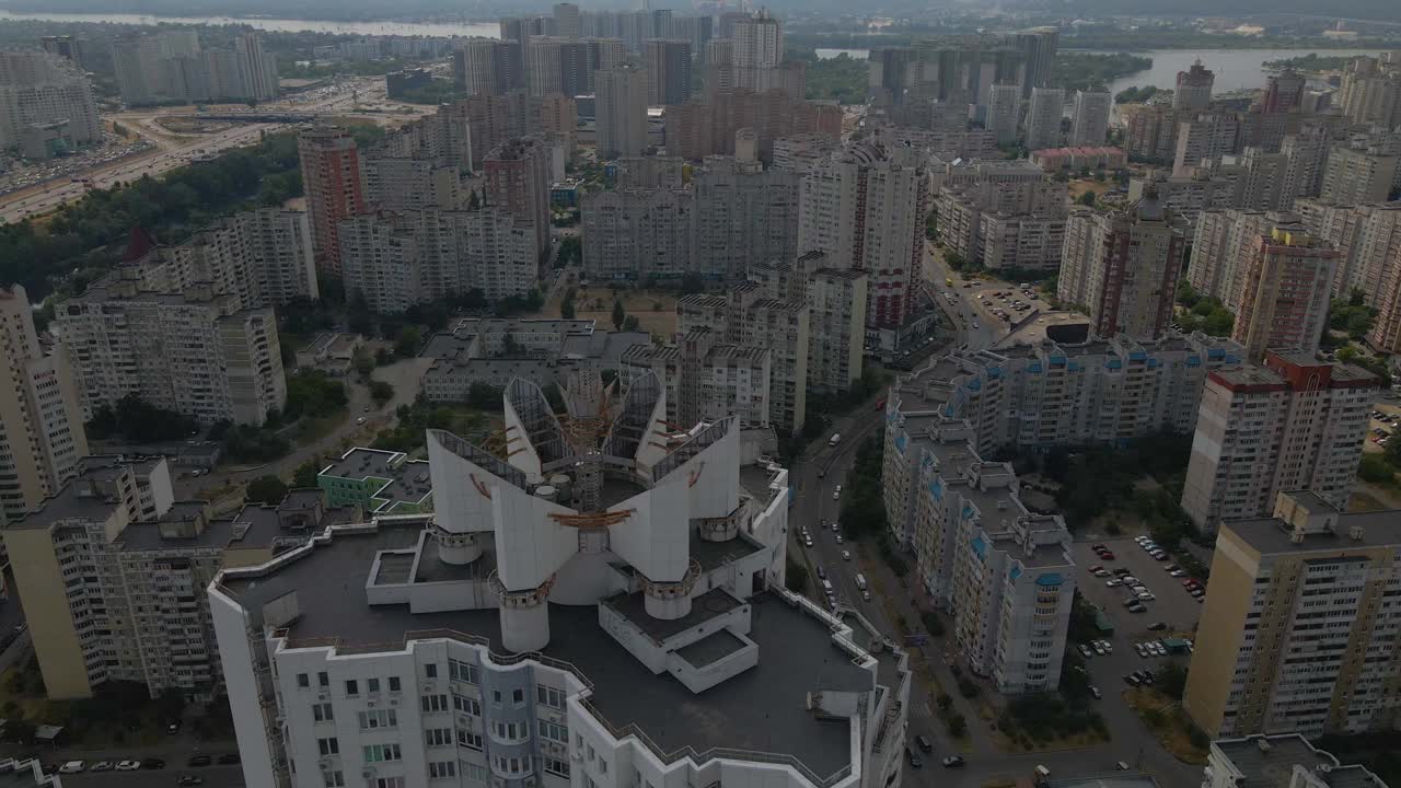 基辅，许多高层住宅楼的城市景观，4k视频素材