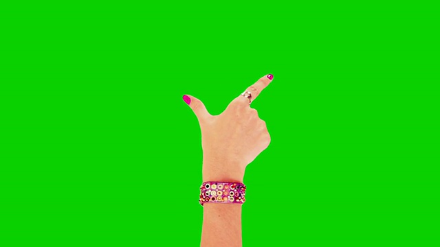 年轻女性的手。触屏手势。绿色的屏幕。视频下载