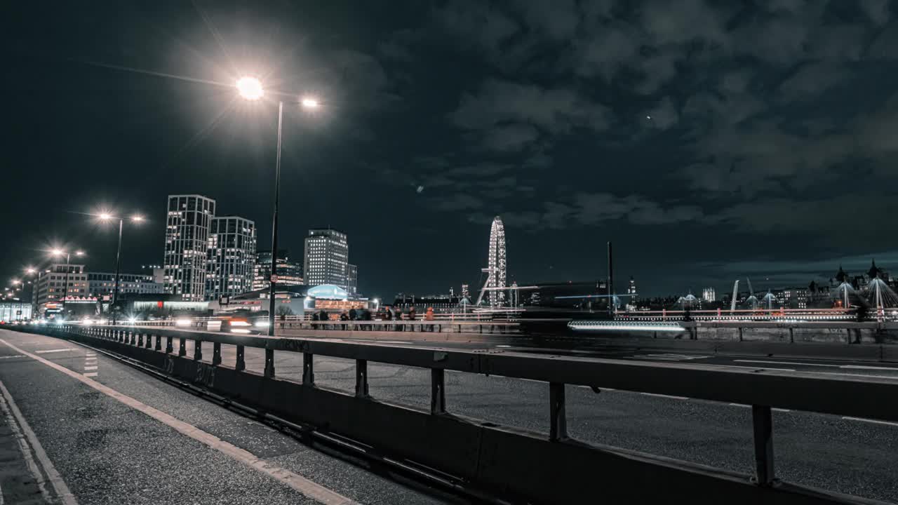 伦敦滑铁卢大桥的夜间延时视频下载
