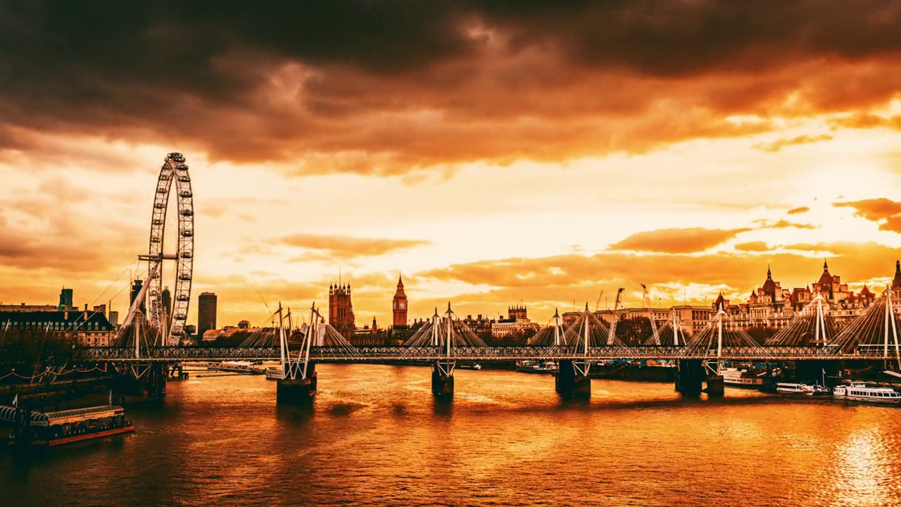日落时的泰晤士河，伦敦的天际线视频下载