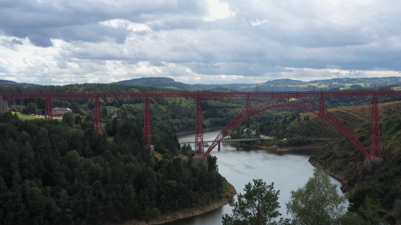 无人机拍摄的法国加拉比特高架桥视频素材