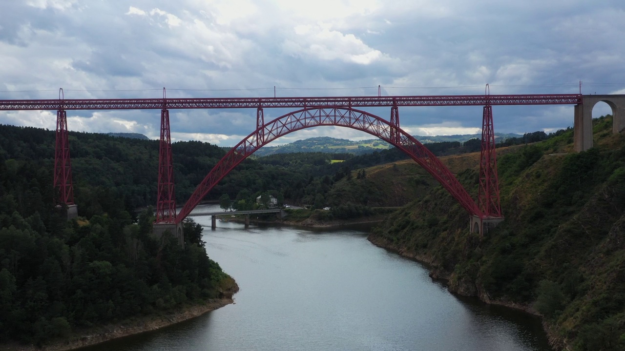 无人机拍摄的法国加拉比特高架桥视频素材
