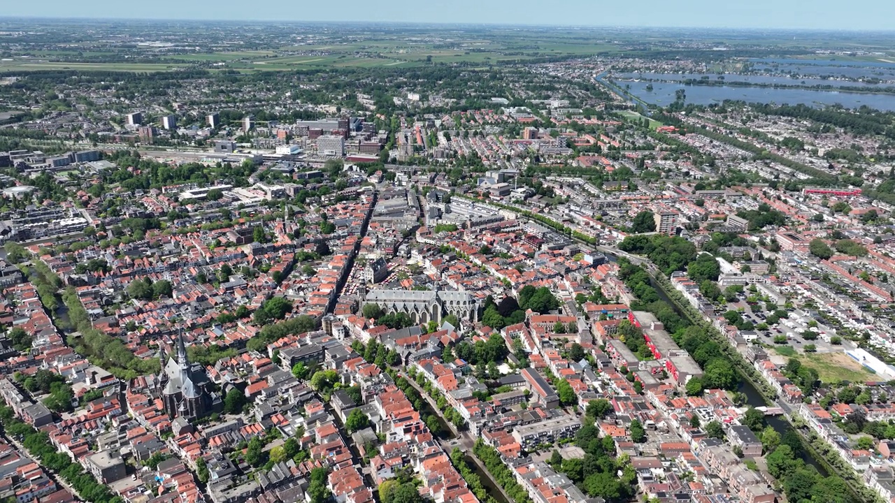 荷兰城市豪达的航拍无人机全景视频。视频下载