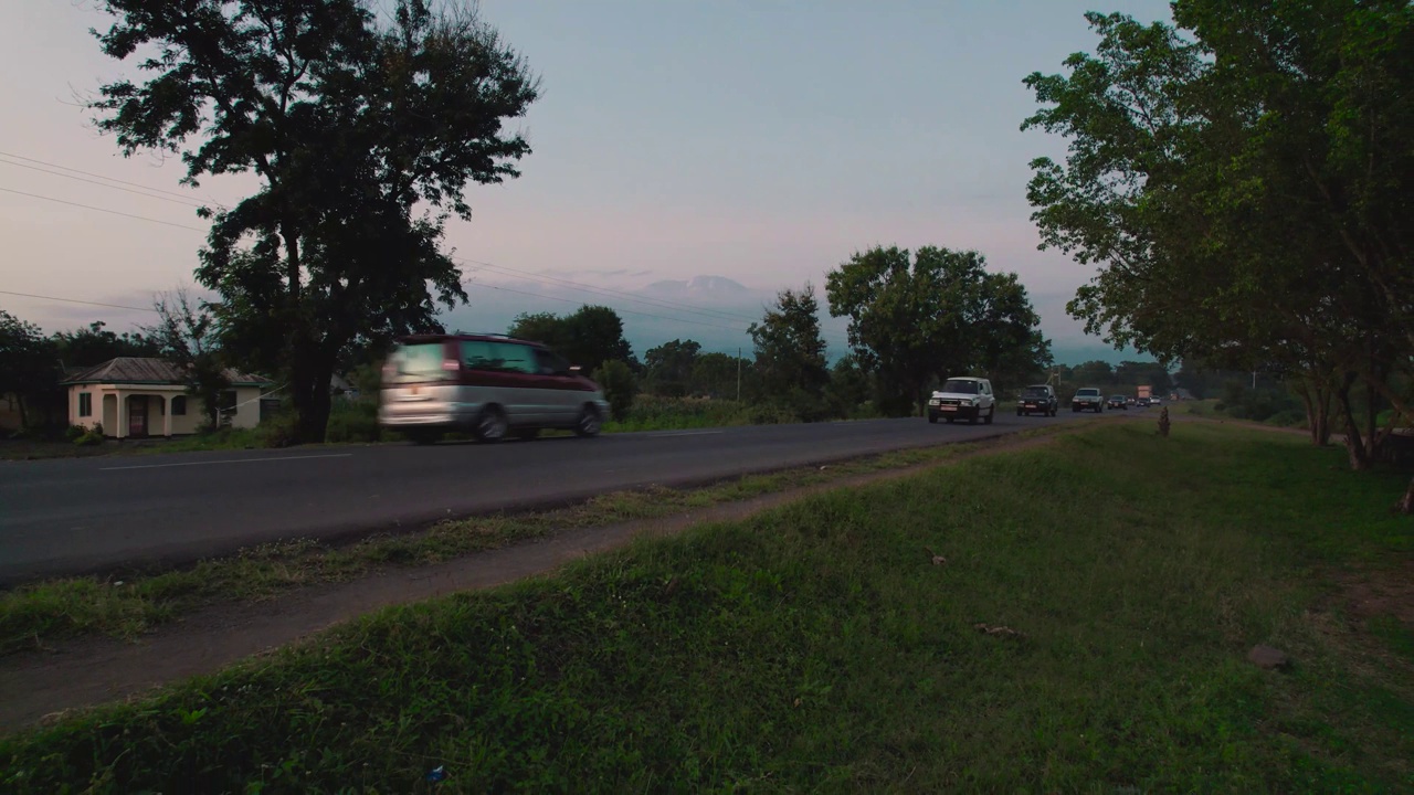 在莫希-阿鲁沙高速公路自驾游视频下载