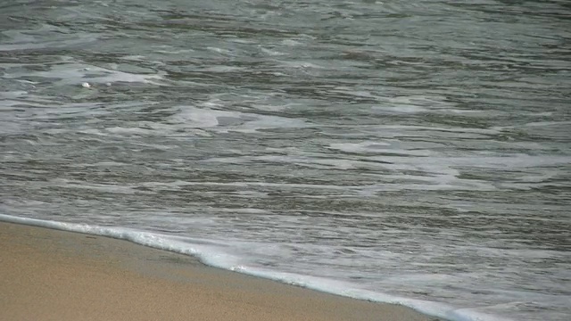 海浪冲击海滩高清视频下载
