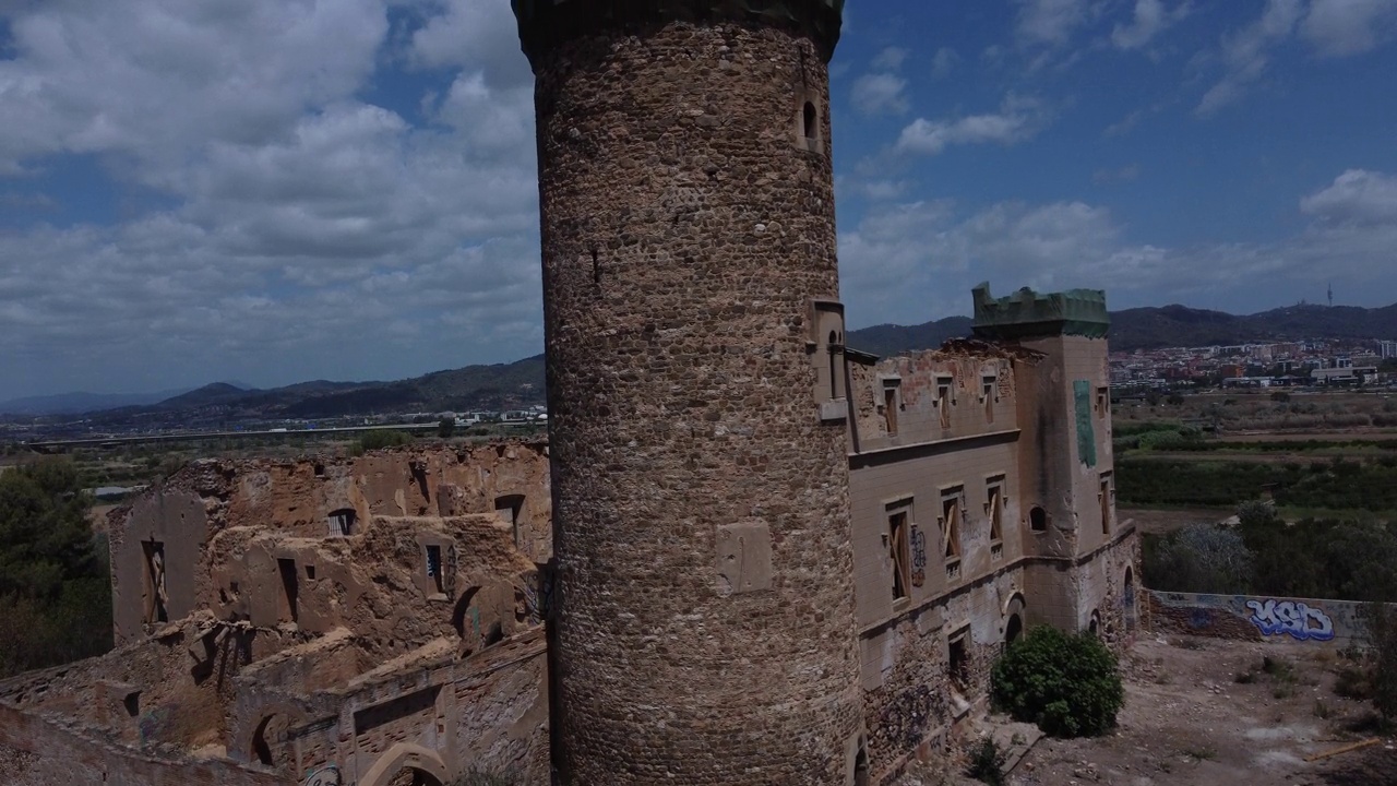堡垒废墟中的塔楼和城墙视频素材