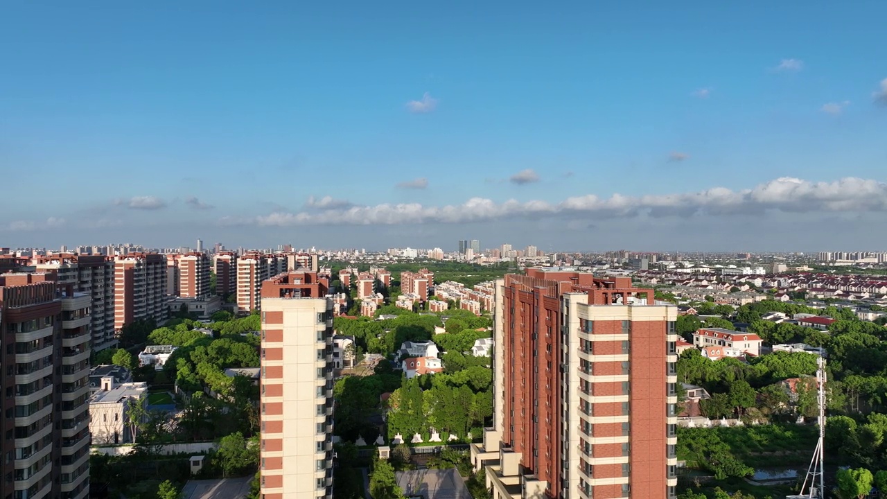 市中心住宅楼的实时/鸟瞰图视频下载