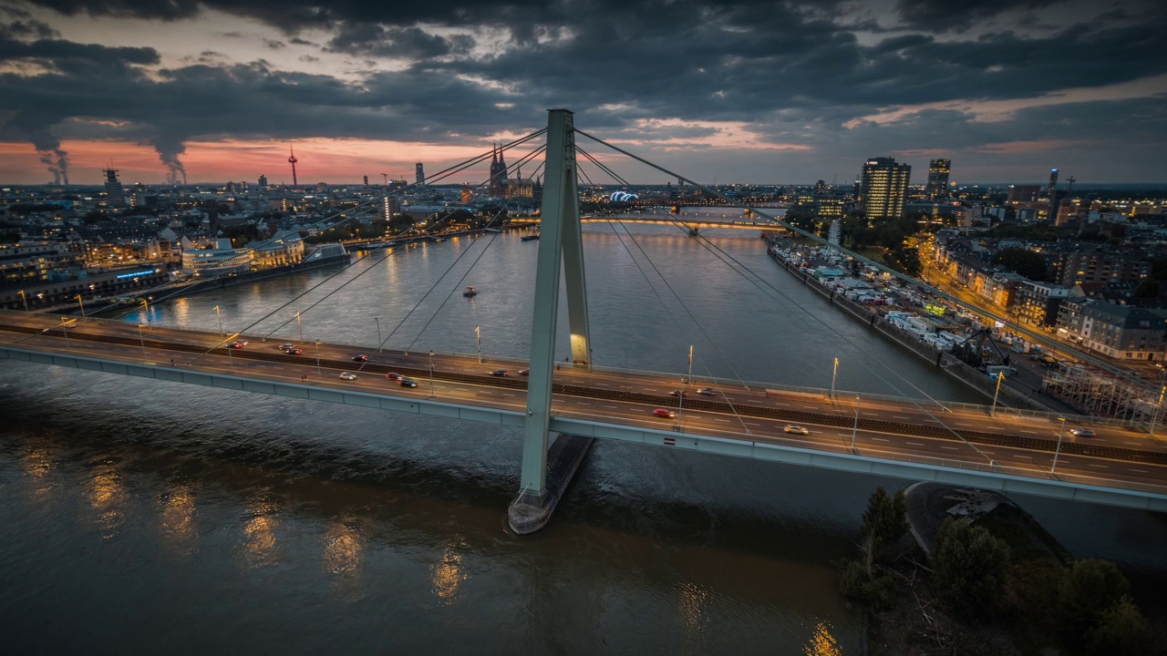 黄昏的科隆，莱茵河和塞维林大桥视频下载