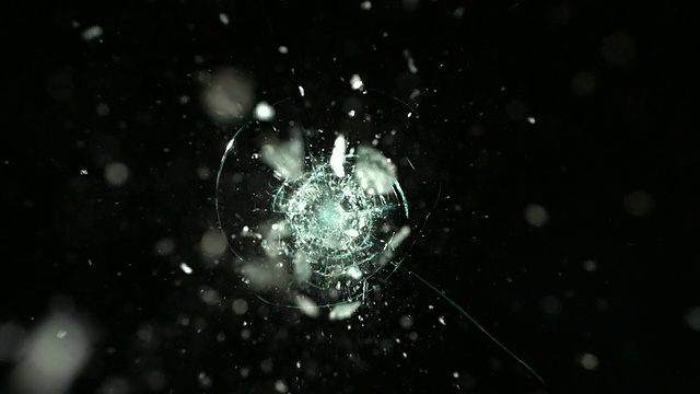 子弹击中安全玻璃，慢镜头视频素材