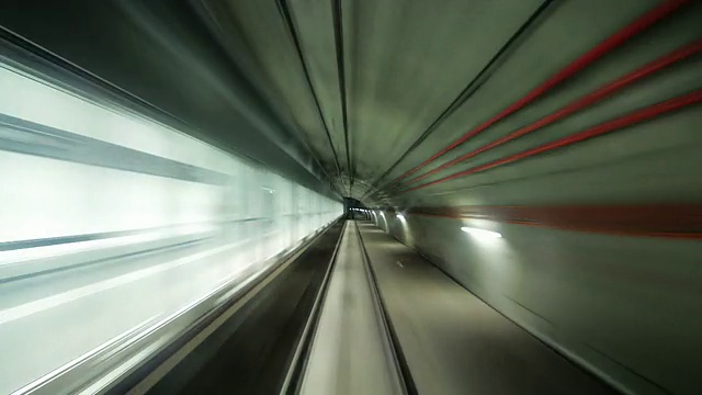 通过隧道旅行。Loopable。真实的。视频素材