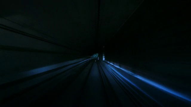 通过隧道旅行。Loopable。真正的4个颜色。视频素材
