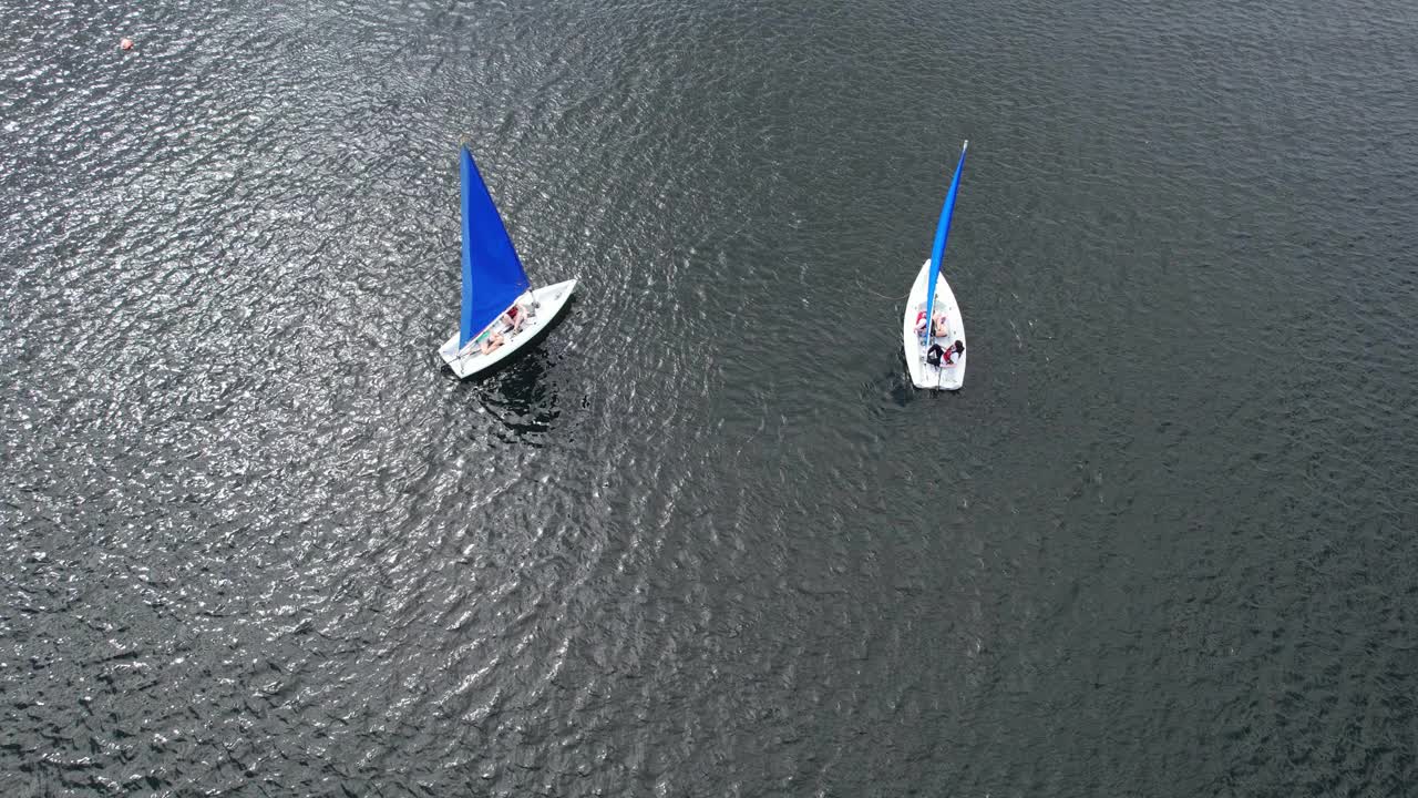 米尔顿凯恩斯Caldecotte湖的船和人视频下载