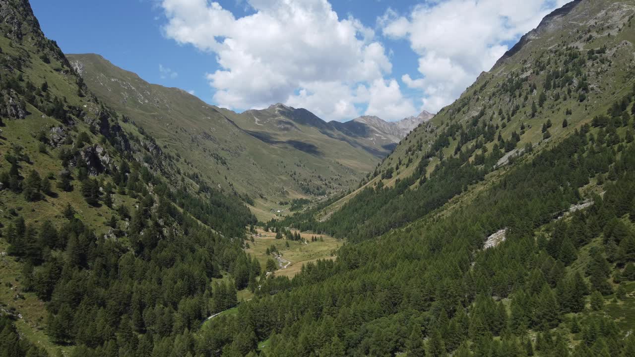 意大利高山峡谷鸟瞰图视频下载
