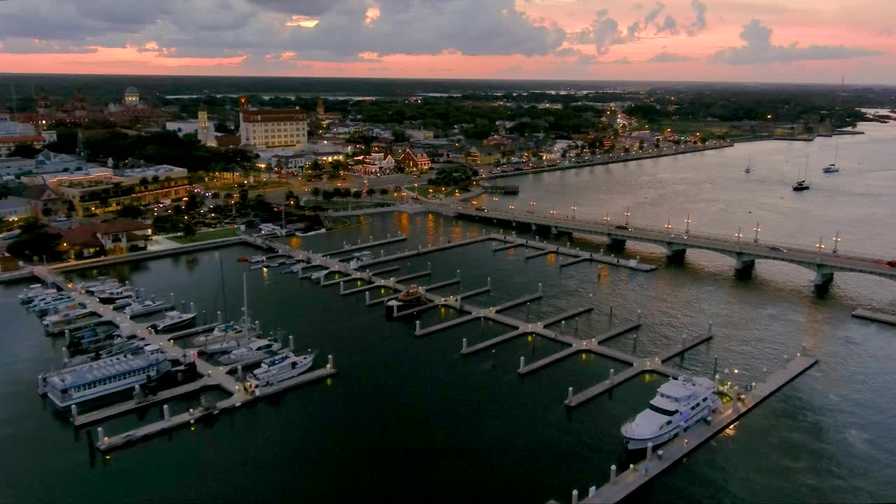 圣奥古斯丁FL狮子桥到城市日落航拍视频下载