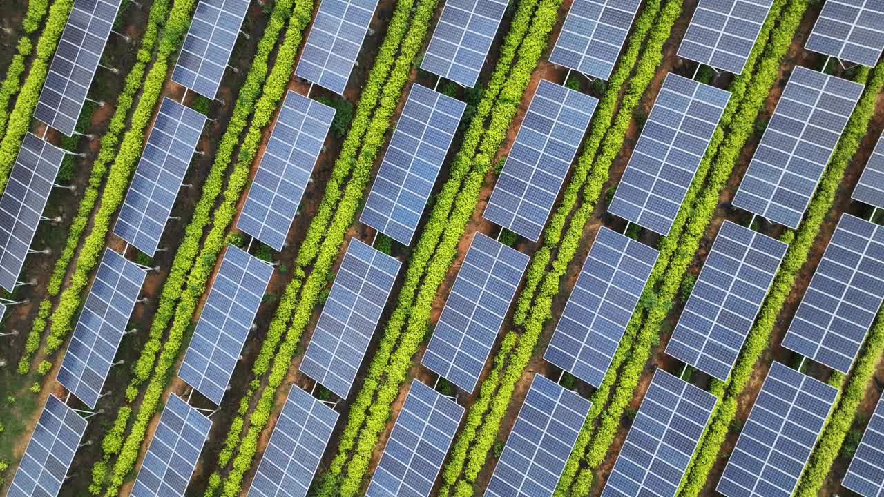 太阳能发电站鸟瞰图视频下载
