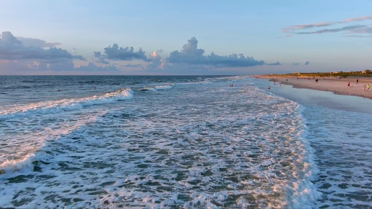 圣奥古斯丁佛罗里达海滩飞越大西洋海浪海滩海岸视频下载
