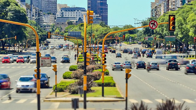 城市交通时间流逝布宜诺斯艾利斯变焦视频下载