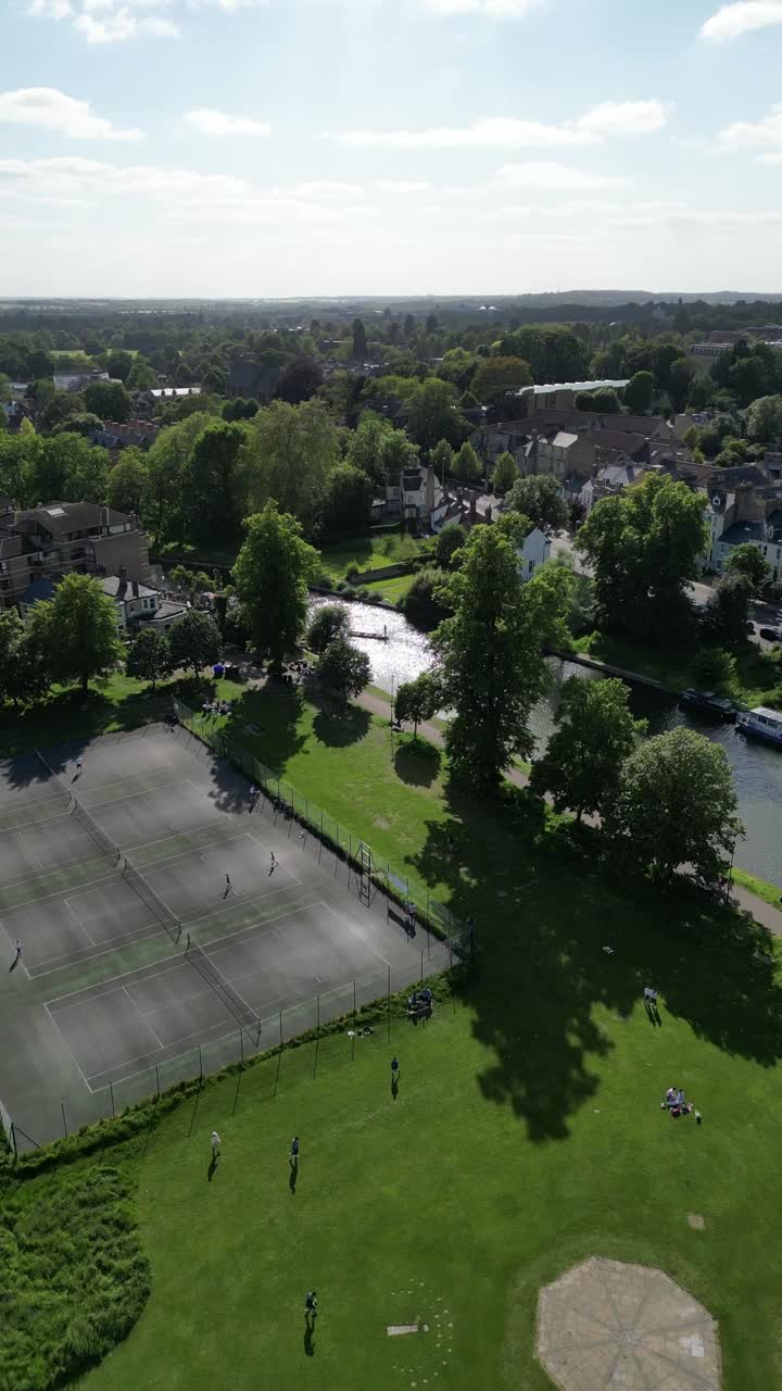 英国剑桥郡坎河网球场的航拍视频视频下载