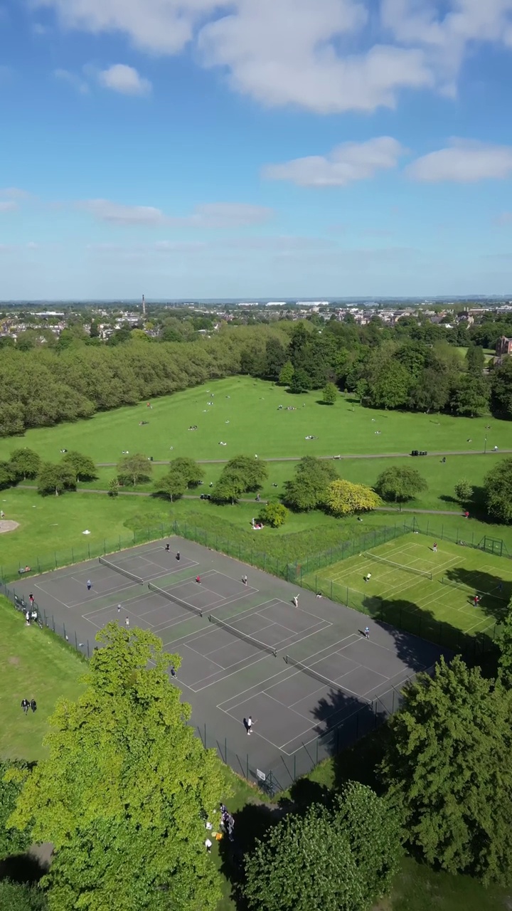 英国剑桥郡网球场的航拍视频视频下载