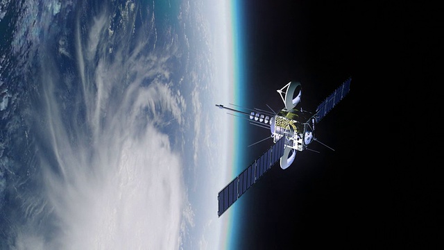 地球轨道上的通信卫星。视频素材