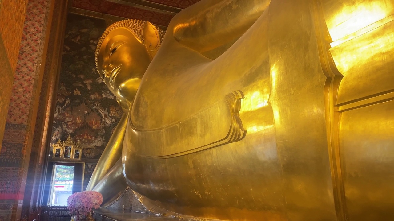 卧佛寺，卧佛寺，泰国曼谷市中心的佛教寺庙视频下载