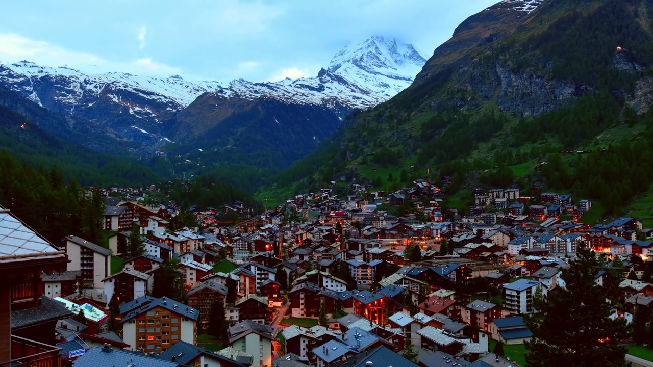 瑞士采尔马特山谷和马特洪峰的傍晚视频下载