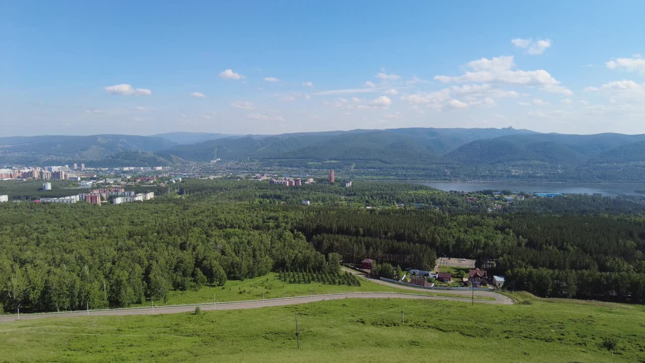 克拉斯诺亚尔斯克尼古拉耶夫斯卡亚山的露天观景台。视频下载