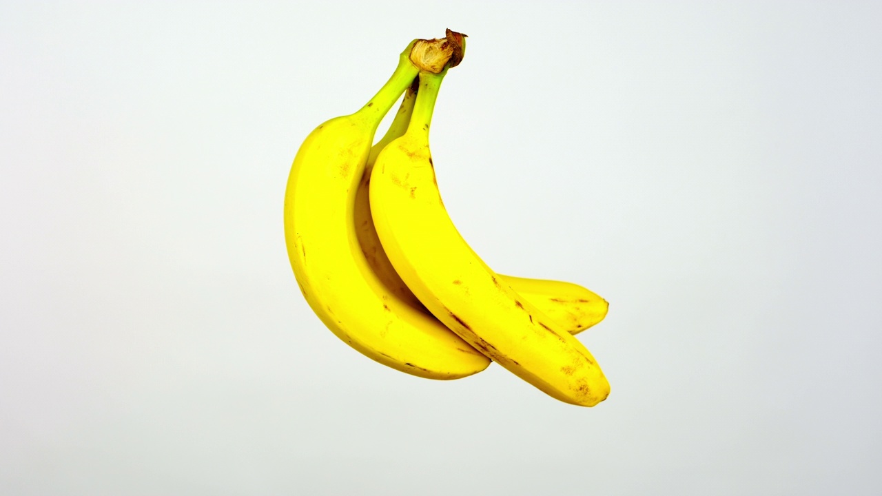 在旋转运动中移动香蕉。白色背景。视频下载
