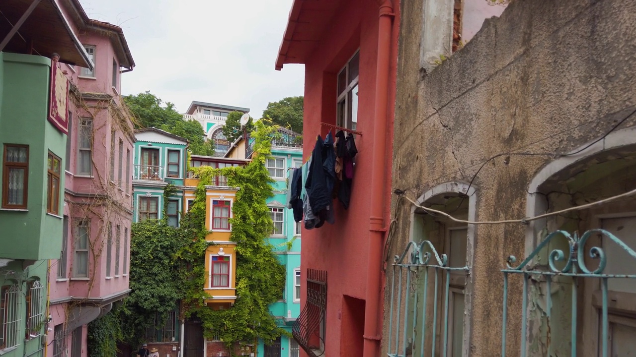 伊斯坦布尔巴拉特五颜六色的房子视频下载